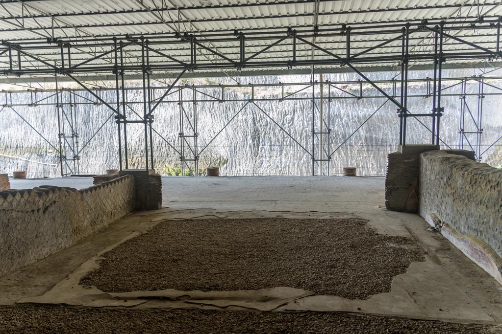 Herculaneum Villa dei Papiri. October 2023.
Room (b), looking south across flooring towards the large loggia (a). Photo courtesy of Johannes Eber.